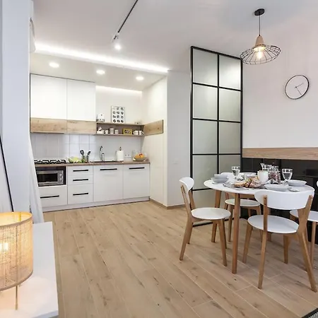 Comfort Design Studio, Center リヴィウ