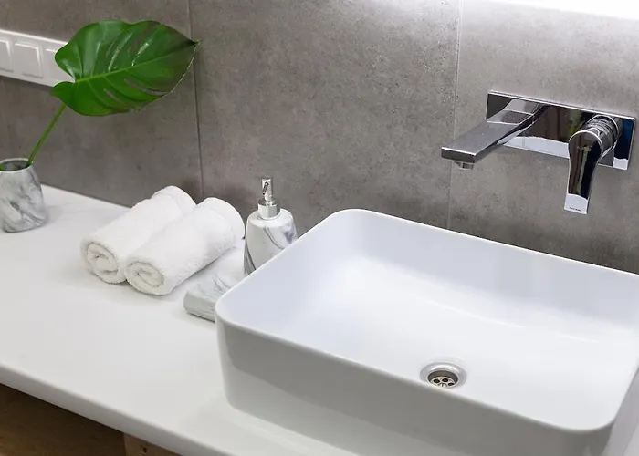 Avalon Design Near Center Lemberg