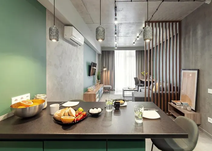 Avalon Design Near Center Apartment *