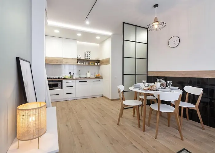 Avalon Design Near Center リヴィウ