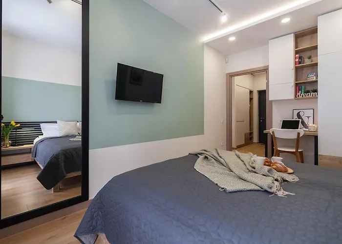 Avalon Design Near Center *